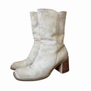 Vintage Candie’s Block Heel Crackled Cream Leather Boots - 8.5